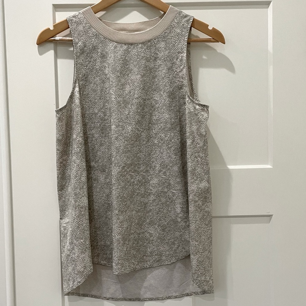 Athleta Zephyr refined tank cream and olive snake print size small